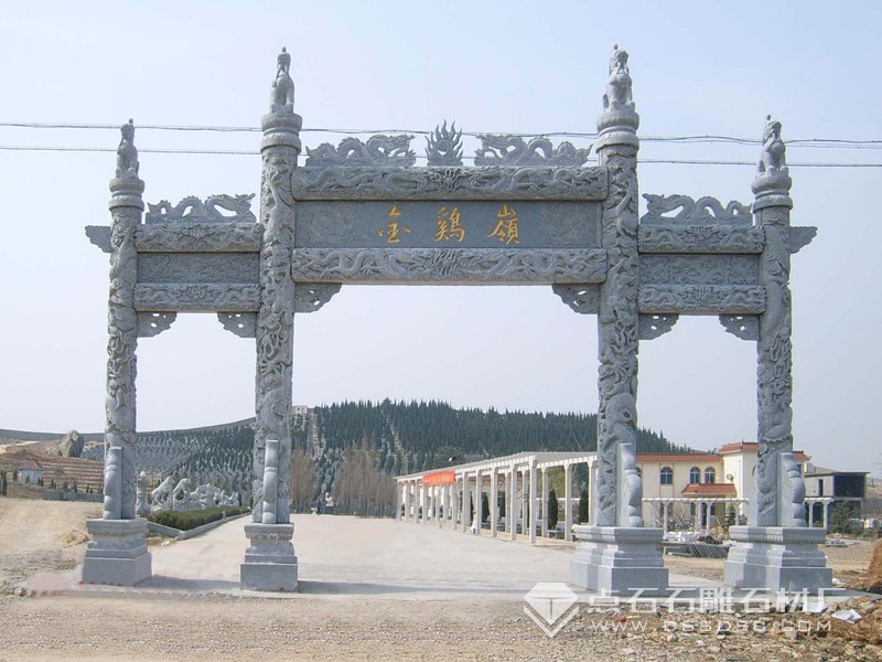 三门龙柱青石石牌坊